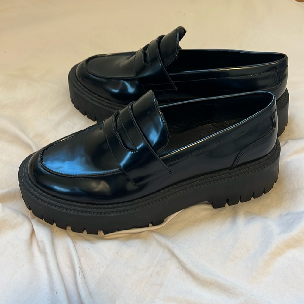 Lug loafer